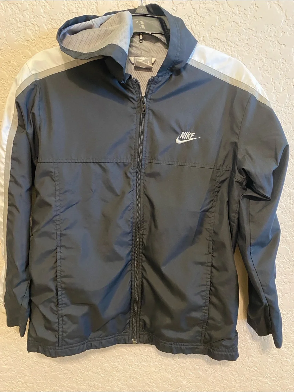 Nike Big Kid Gray Windbreaker Jacket  size 14/16